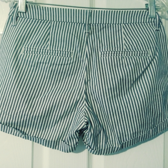 ๐Old Navy Striped Denim Shorts.๐๐๐ New!,Size 0,W.28",Cuff Legs,Belt Loops.๐ - Picture 2 of 8